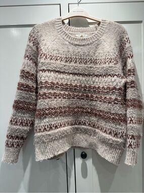 Cable knit sweater size small